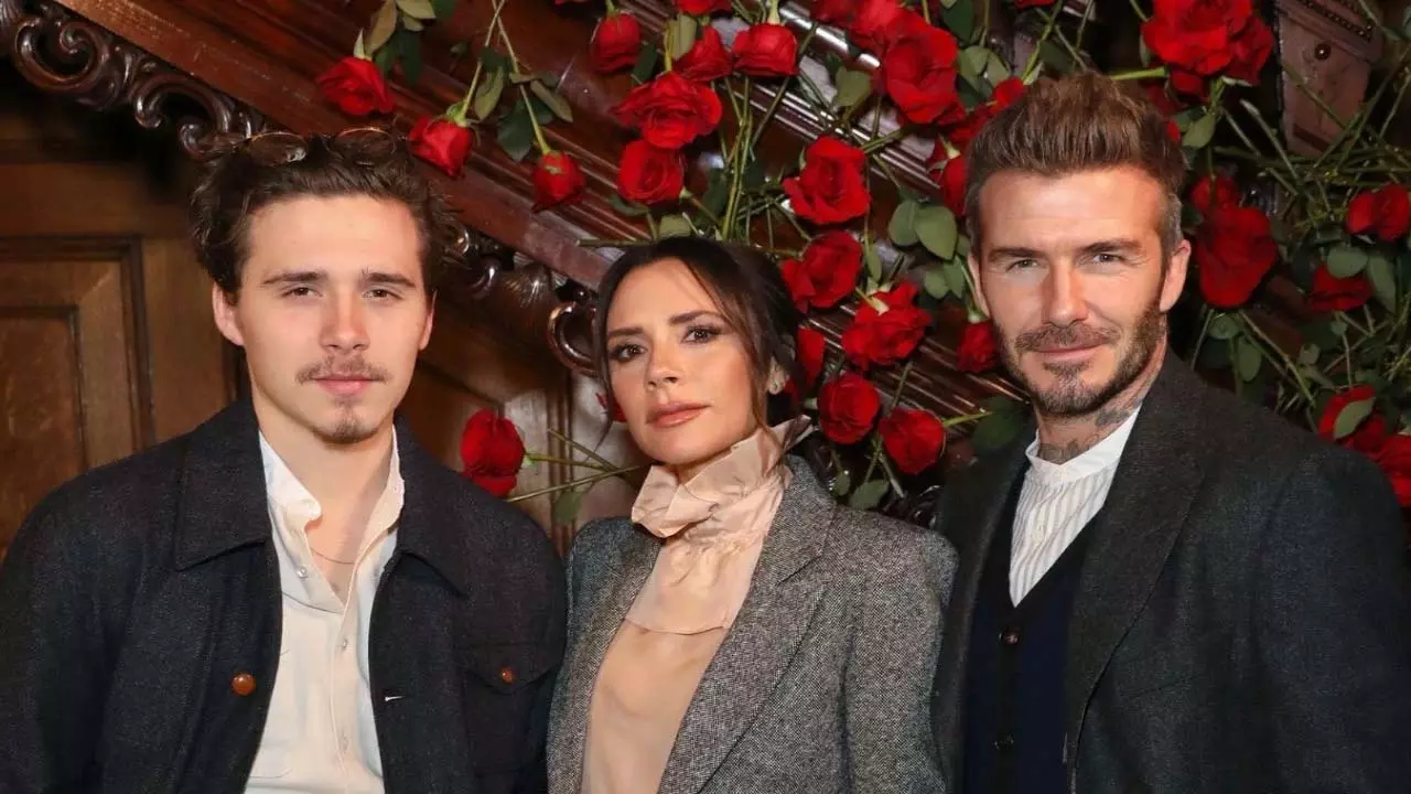 Brooklyn Beckham अपने माता-पिता डेविड और विक्टोरिया की जन्मदिन की शुभकामनाओं से ‘निराश’ Brooklyn Beckham अपने माता-पिता डेविड और विक्टोरिया की जन्मदिन की शुभकामनाओं से ‘निराश’