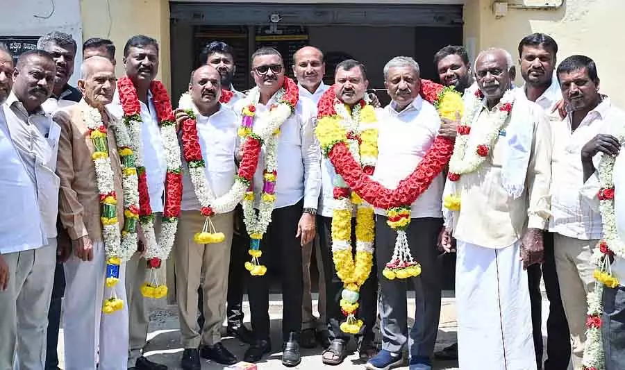 Karnataka : मंजूनाथ भैरमंगला कोऑपरेटिव सोसाइटी के प्रेसिडेंट बने Karnataka : मंजूनाथ भैरमंगला कोऑपरेटिव सोसाइटी के प्रेसिडेंट बने