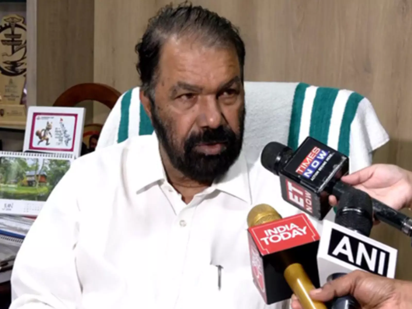 Kerala की नर्सों ने सैलरी बढ़ोतरी के लिए राज्यभर में विरोध किया, मंत्री बोले अस्पताल जिम्मेदार Kerala की नर्सों ने सैलरी बढ़ोतरी के लिए राज्यभर में विरोध किया, मंत्री बोले अस्पताल जिम्मेदार