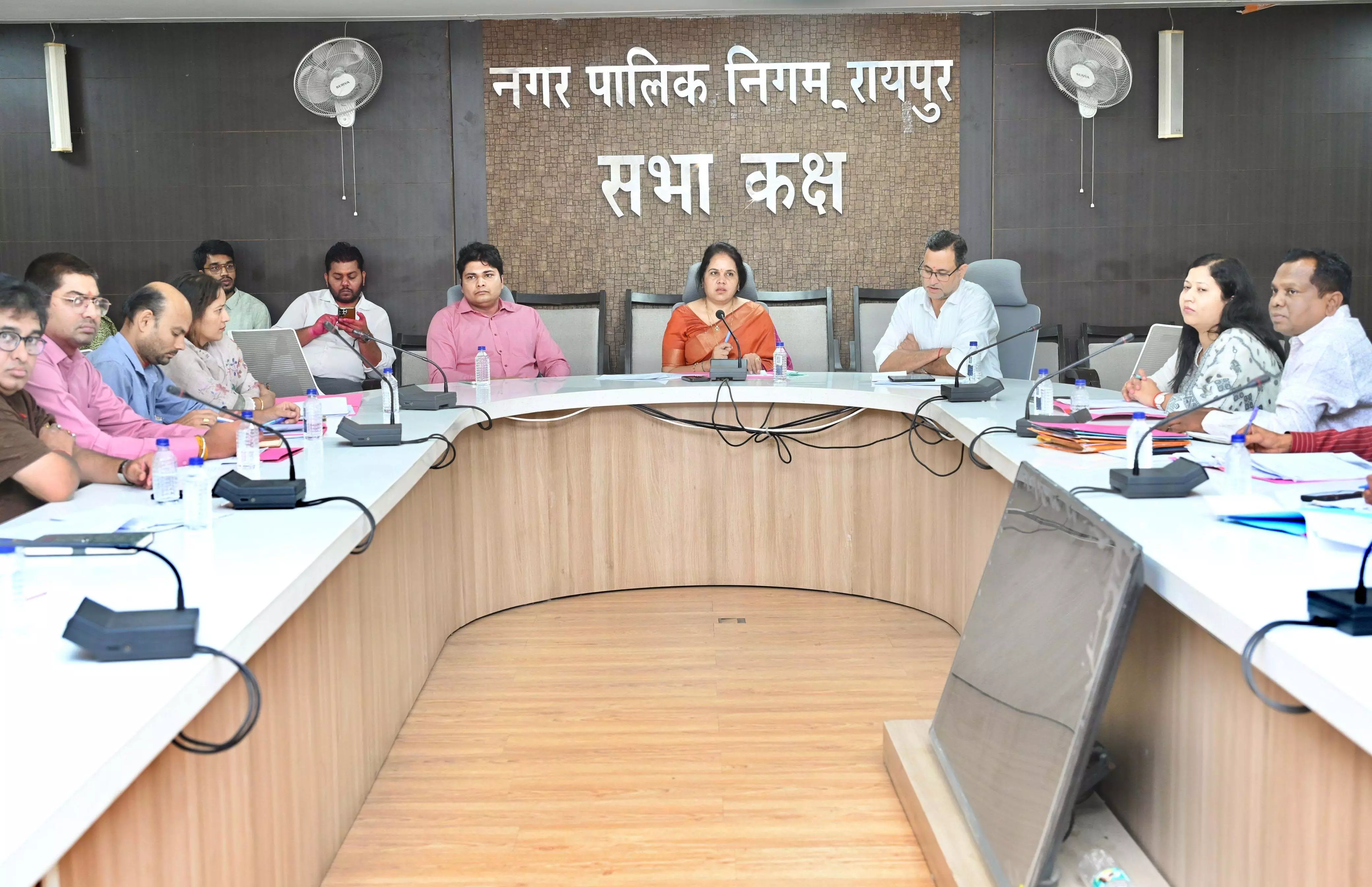 महापौर मीनल ने दिए निर्देश, सभी जोन कमिश्नर प्रतिदिन वार्डों में जलापूर्ति का नियमित निरीक्षण करें महापौर मीनल ने दिए निर्देश, सभी जोन कमिश्नर प्रतिदिन वार्डों में जलापूर्ति का नियमित निरीक्षण करें
