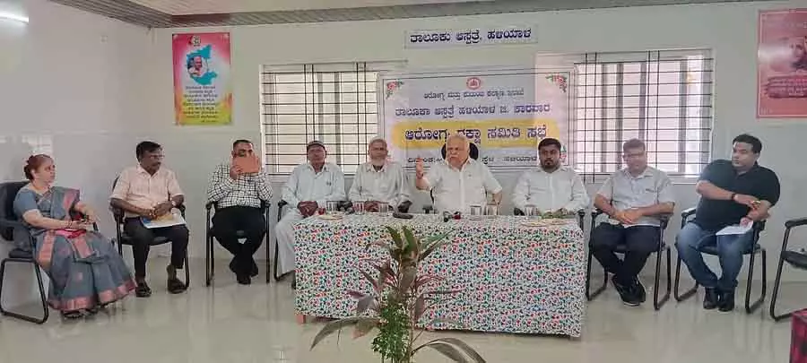 बुनियादी अस्पताल सुविधाओं को प्राथमिकता दें: MLA RV Deshpande बुनियादी अस्पताल सुविधाओं को प्राथमिकता दें: MLA RV Deshpande