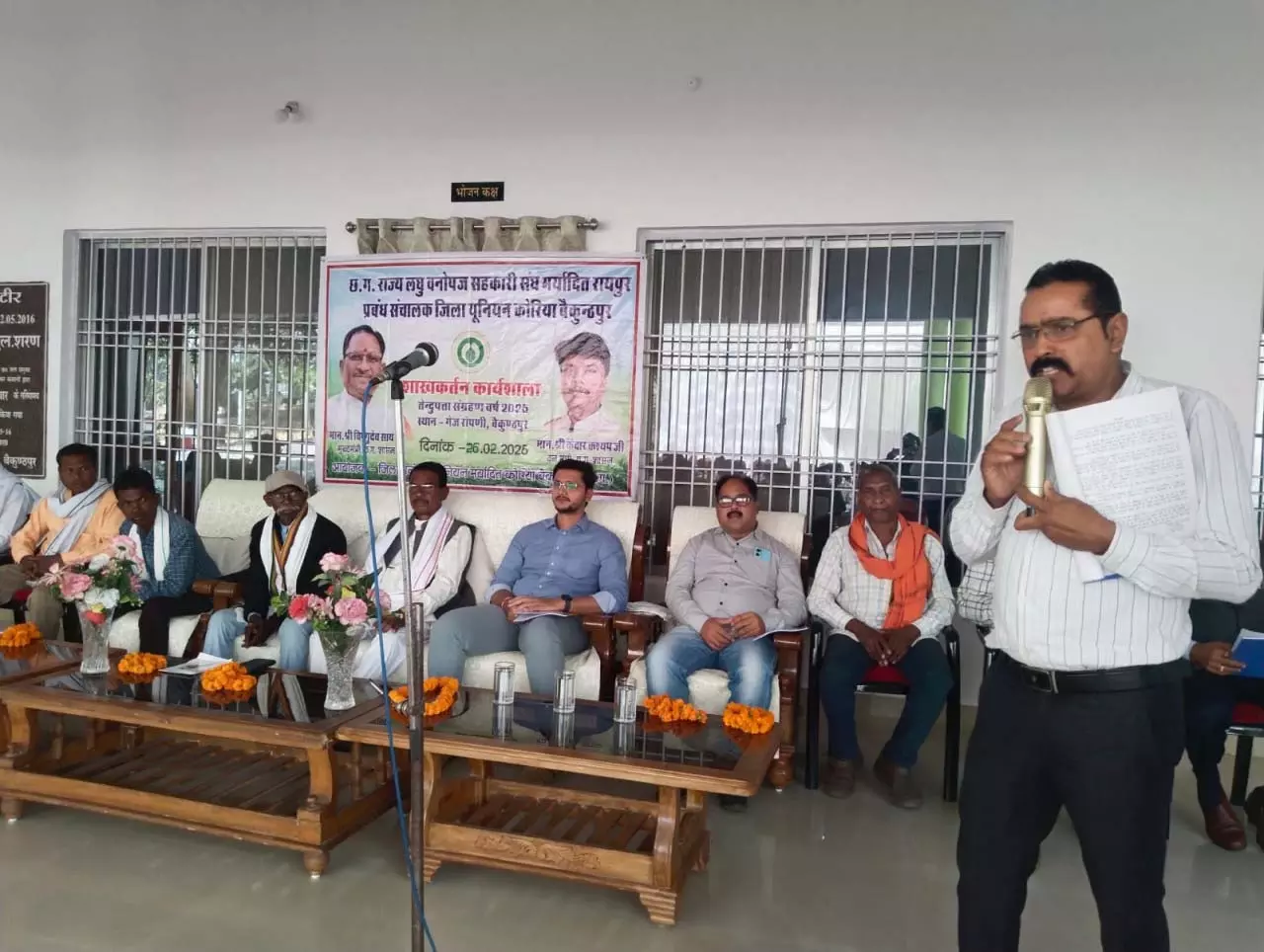 तेन्दूपत्ता संग्रहण से पहले शाखा-कर्तन कार्य के लिए कार्यशाला तेन्दूपत्ता संग्रहण से पहले शाखा-कर्तन कार्य के लिए कार्यशाला