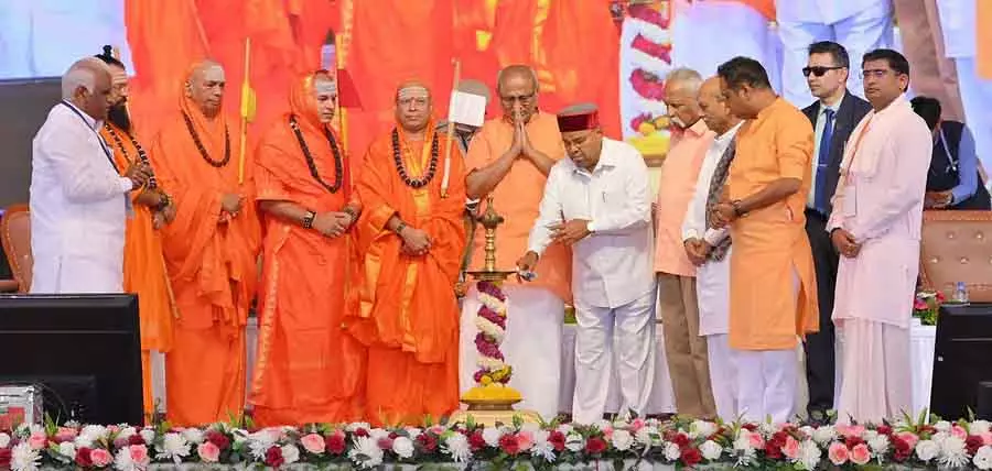 हिंदू कोई धार्मिक व्यवस्था नहीं, बल्कि जीवन जीने का एक तरीका है: Vice President हिंदू कोई धार्मिक व्यवस्था नहीं, बल्कि जीवन जीने का एक तरीका है: Vice President