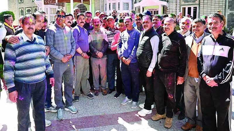 मुख्यमंत्री से मिला नादौन का प्रतिनिधिमंडल मुख्यमंत्री से मिला नादौन का प्रतिनिधिमंडल
