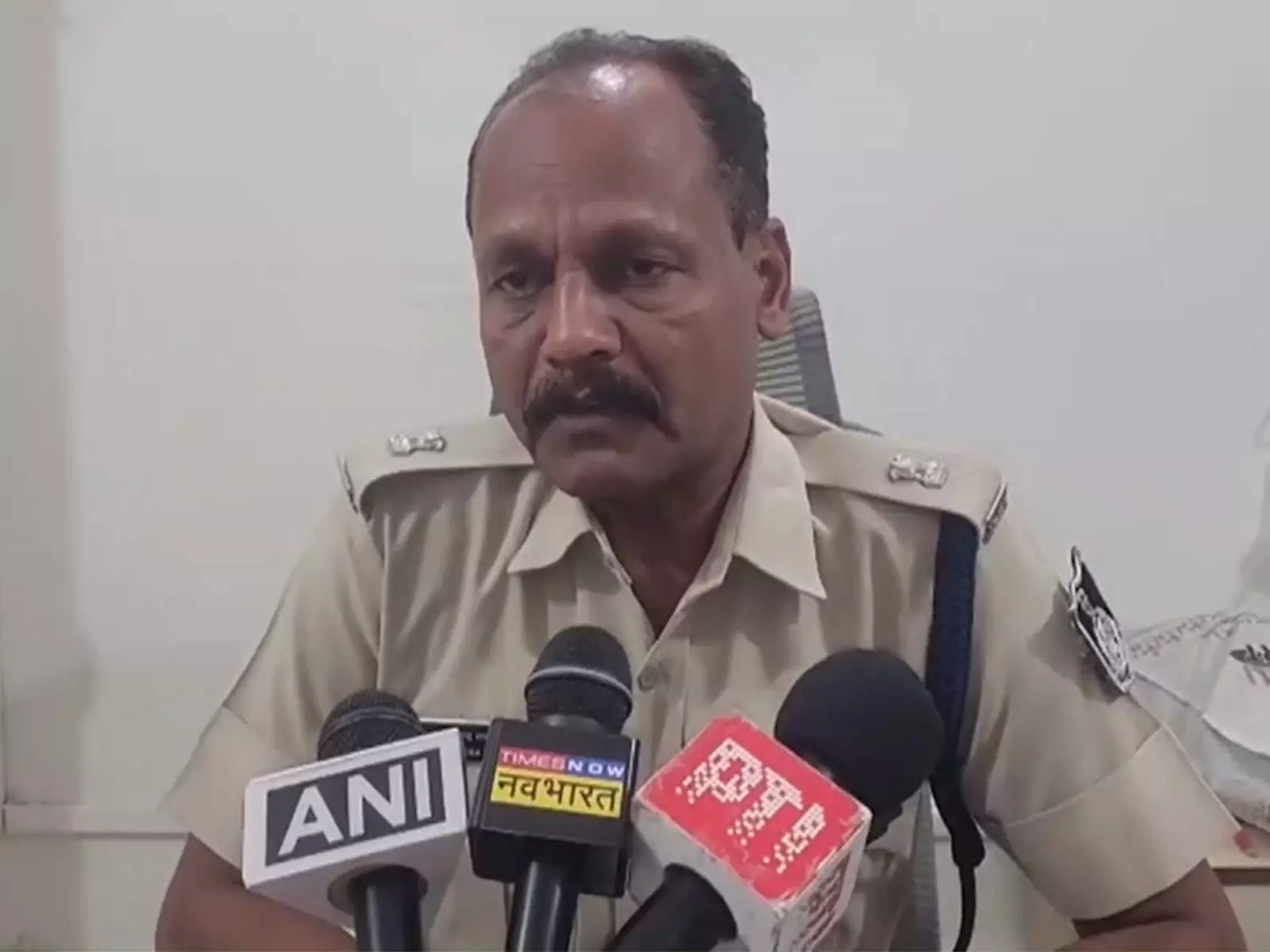 MP के खंडवा में सोशल मीडिया पोस्ट पर हंगामा, आरोपी गिरफ्तार MP के खंडवा में सोशल मीडिया पोस्ट पर हंगामा, आरोपी गिरफ्तार