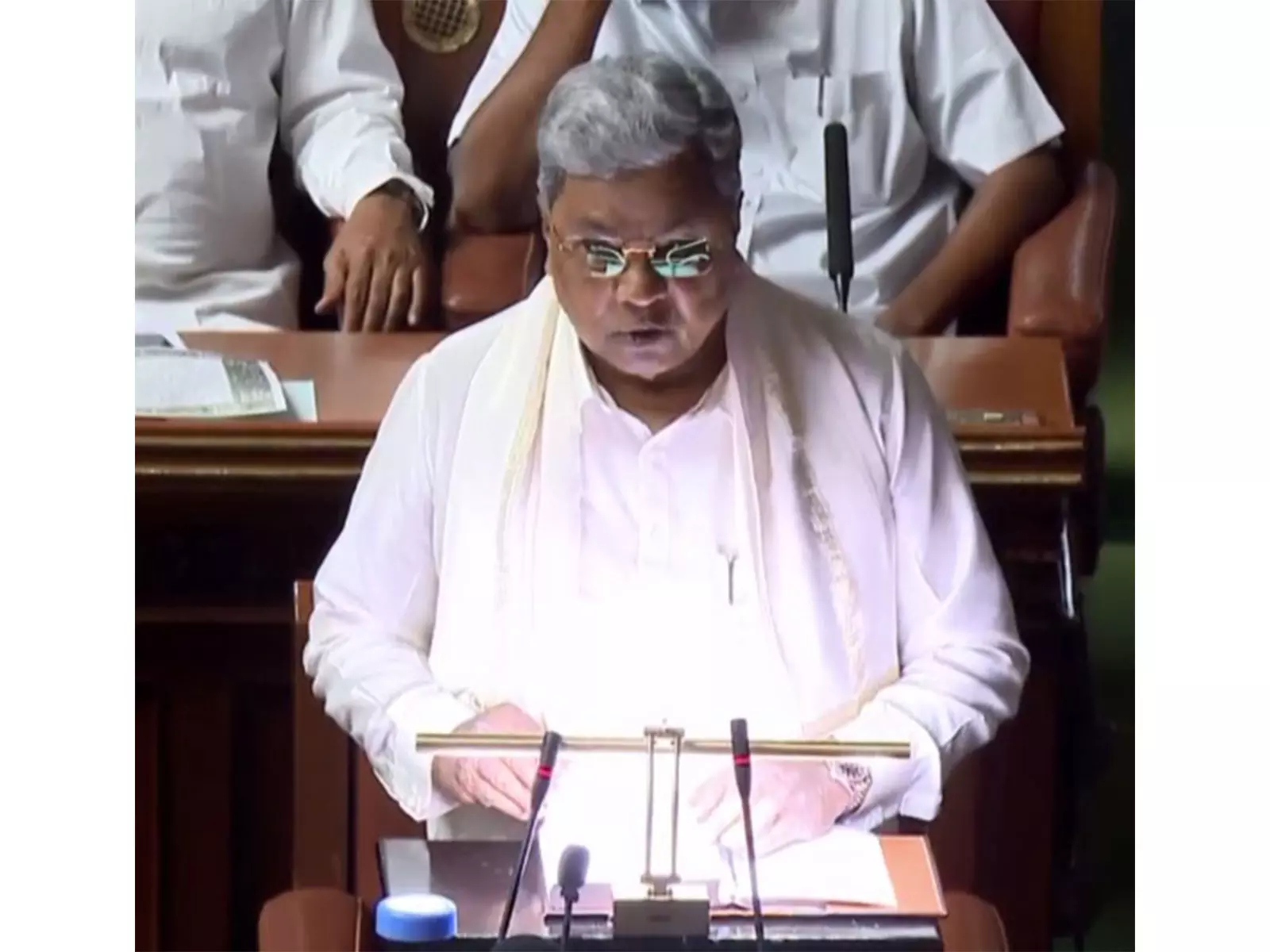 कर्नाटक बजट: CM सिद्धारमैया ने रोहित वेमुला एक्ट, हुबली और कलबुर्गी में हज भवन बनाने की घोषणा की कर्नाटक बजट: CM सिद्धारमैया ने रोहित वेमुला एक्ट, हुबली और कलबुर्गी में हज भवन बनाने की घोषणा की