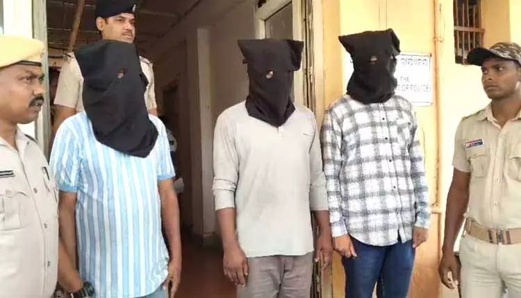 Puri police ने म्यूल बैंक अकाउंट नेटवर्क का भंडाफोड़ किया, तीन गिरफ्तार Puri police ने म्यूल बैंक अकाउंट नेटवर्क का भंडाफोड़ किया, तीन गिरफ्तार