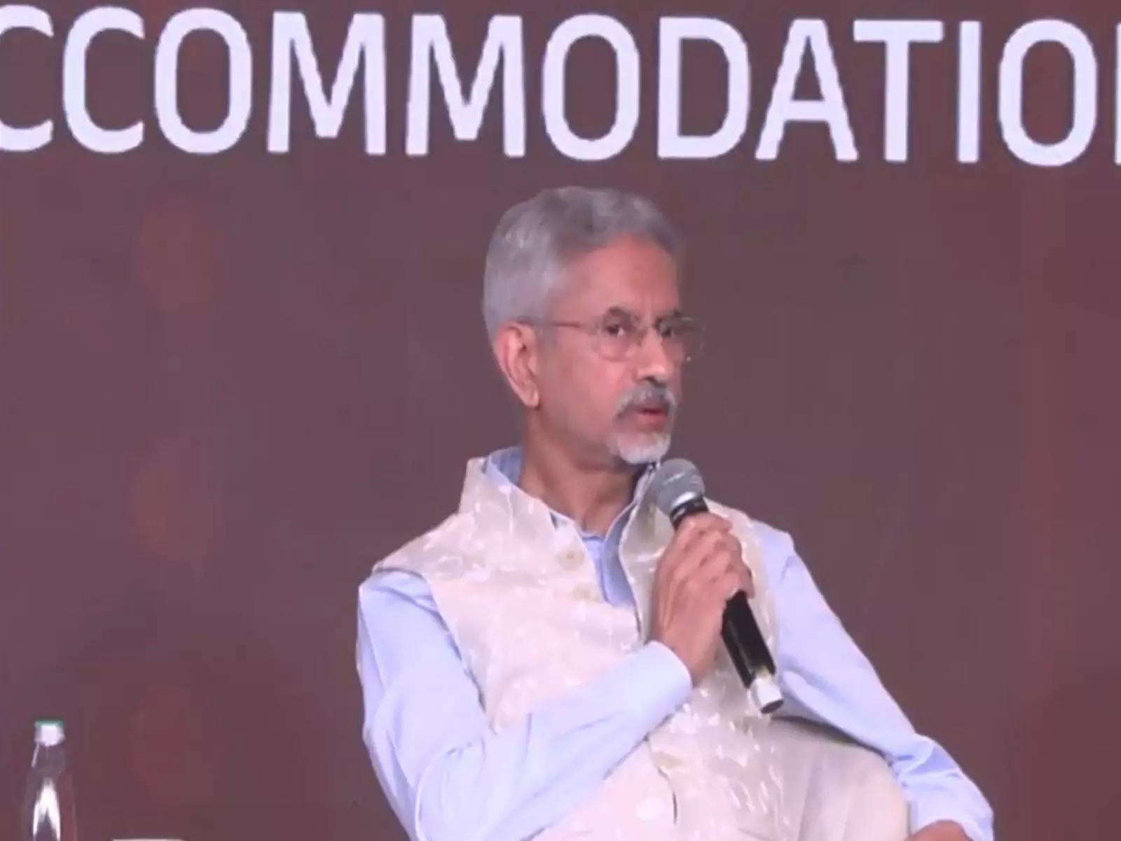 आज कोई भी देश पूरी तरह से हावी नहीं है: EAM एस जयशंकर ने मल्टीपोलर भविष्य पर कहा आज कोई भी देश पूरी तरह से हावी नहीं है: EAM एस जयशंकर ने मल्टीपोलर भविष्य पर कहा