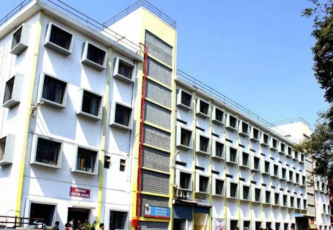 Pune में सिंहगढ़ कॉलेज के डिपार्टमेंट हेड की आत्महत्या से मौत Pune में सिंहगढ़ कॉलेज के डिपार्टमेंट हेड की आत्महत्या से मौत