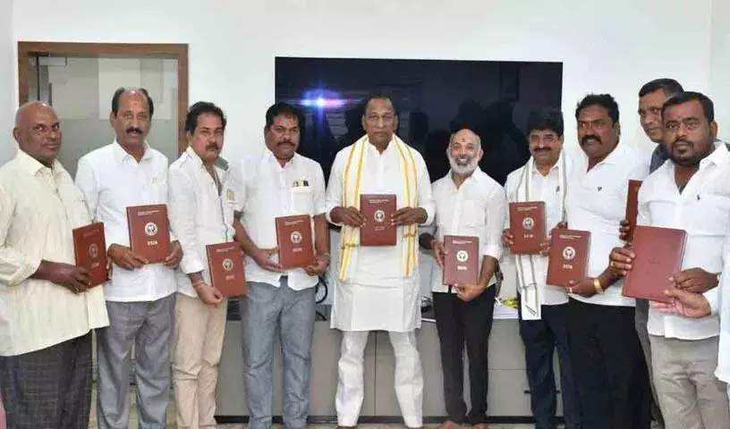 समाज में पत्रकारों की भूमिका महत्वपूर्ण है: MLA Mallareddy समाज में पत्रकारों की भूमिका महत्वपूर्ण है: MLA Mallareddy