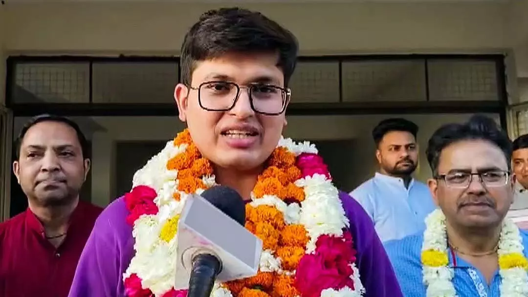 AIIMS जोधपुर के डॉक्टर अनुज अग्निहोत्री ने तीसरे प्रयास में UPSC 2025 में ऑल इंडिया रैंक 1 हासिल की AIIMS जोधपुर के डॉक्टर अनुज अग्निहोत्री ने तीसरे प्रयास में UPSC 2025 में ऑल इंडिया रैंक 1 हासिल की