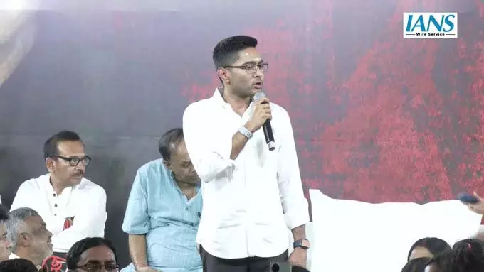 TMC सांसद अभिषेक बनर्जी ने सभी धर्मों और समुदायों का किया धन्यवाद TMC सांसद अभिषेक बनर्जी ने सभी धर्मों और समुदायों का किया धन्यवाद