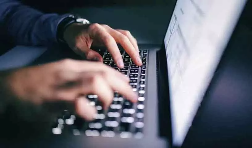 AI से बने नकली वीडियो से साइबर फ्रॉड का खतरा बढ़ा AI से बने नकली वीडियो से साइबर फ्रॉड का खतरा बढ़ा