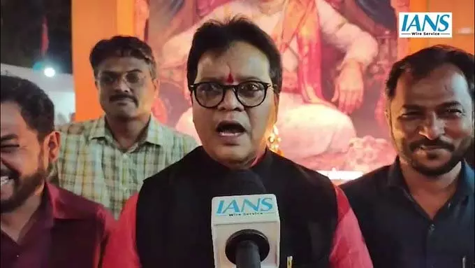 Mumbai: शिवसेना शाखा ने पारंपरिक योद्धा कला प्रदर्शन कार्यक्रम आयोजित Mumbai: शिवसेना शाखा ने पारंपरिक योद्धा कला प्रदर्शन कार्यक्रम आयोजित