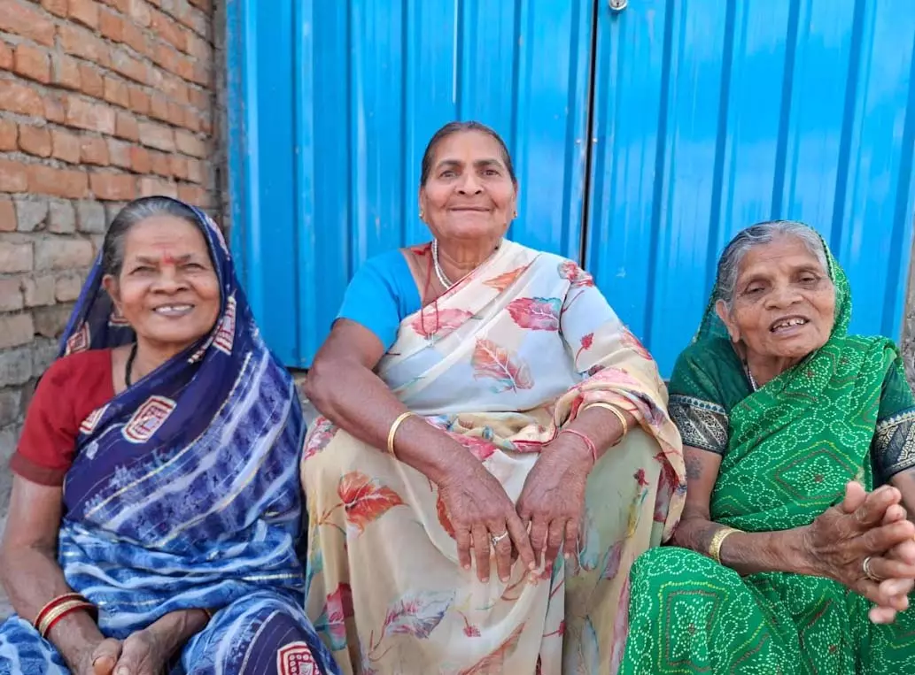 पेंशनबाड़ा की तीन बुजुर्ग महिलाओं को हर महीने मिल रही राहत पेंशनबाड़ा की तीन बुजुर्ग महिलाओं को हर महीने मिल रही राहत
