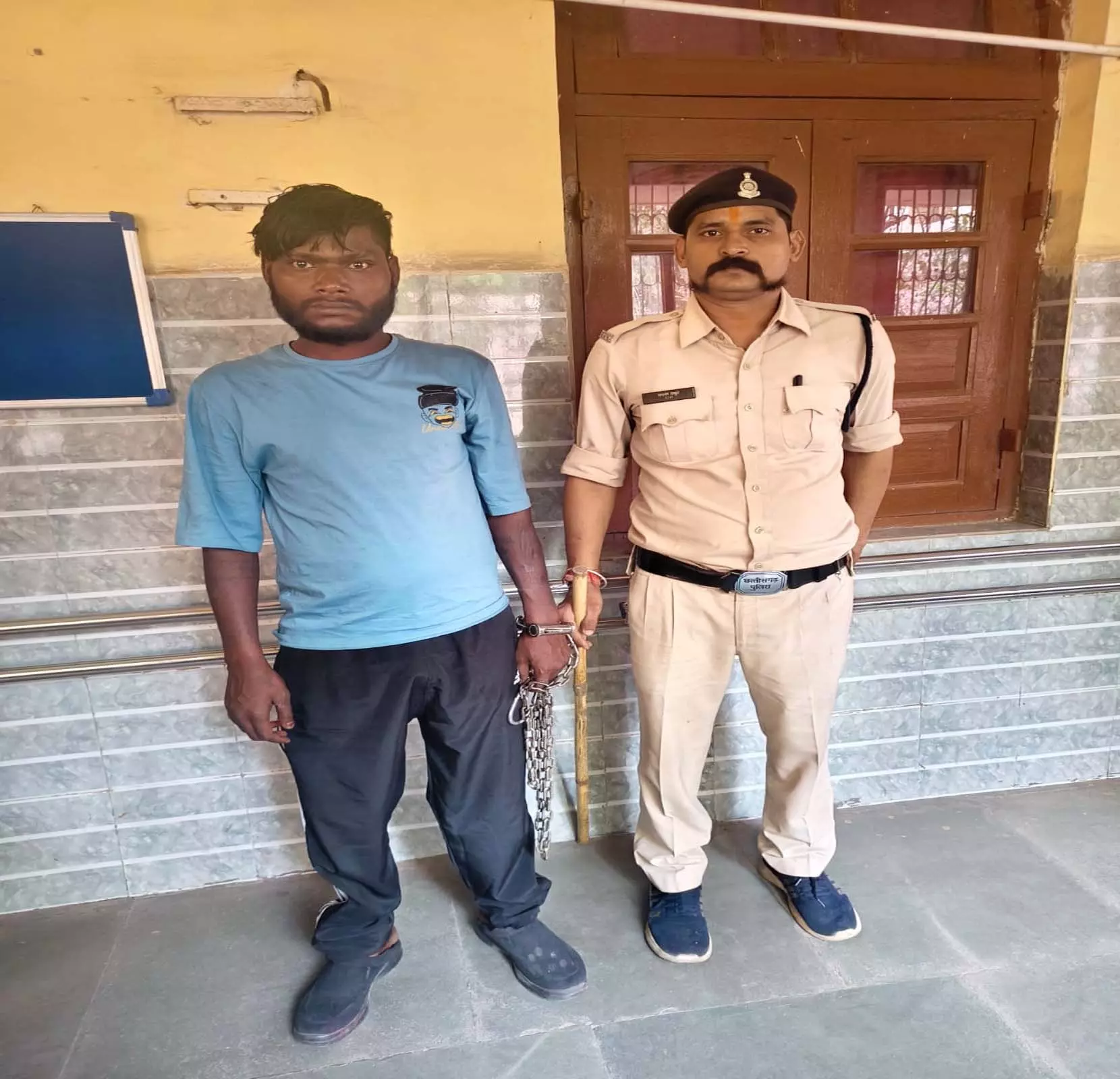 ग्रामीण पुलिस की कार्रवाई: धारदार चाकू के साथ बदमाश बिल्ला नवरंगे गिरफ्तार ग्रामीण पुलिस की कार्रवाई: धारदार चाकू के साथ बदमाश बिल्ला नवरंगे गिरफ्तार