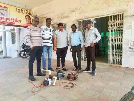 नगर पालिका की टीम ने जब्त किए मोटर पंप नगर पालिका की टीम ने जब्त किए मोटर पंप