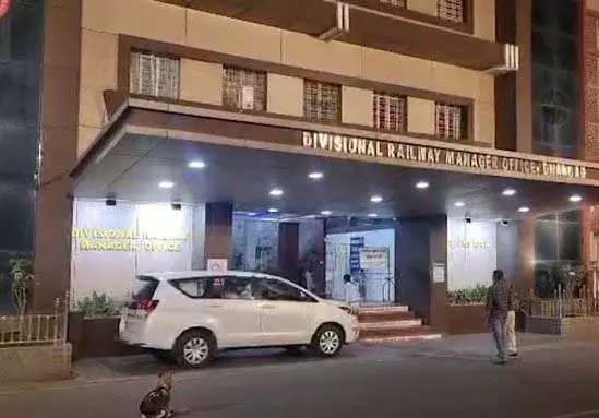 CBI का ट्रैप, इंजीनियर 50 हजार रिश्वत लेते गिरफ्तार CBI का ट्रैप, इंजीनियर 50 हजार रिश्वत लेते गिरफ्तार