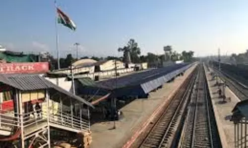 Nagaland: एस. सुपोंगमेरेन ने डीएमयू रेलवे स्टेशन पर काम की प्रगति का निरीक्षण किया