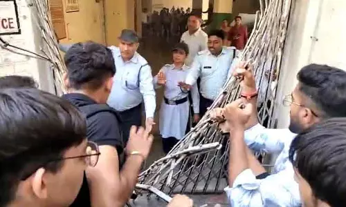 Rohtak राज्य में नर्सिंग, पैरामेडिकल कोर्स के लिए NEET की संभावना; उम्मीदवारों ने विरोध किया