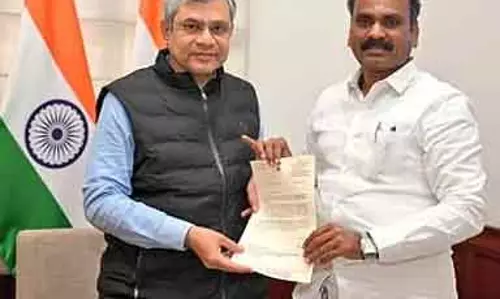 Tamil Nadu के लिए अतिरिक्त नई ट्रेनों की घोषणा: एल. मुरुगन ने रेल मंत्री को धन्यवाद दिया Tamil Nadu के लिए अतिरिक्त नई ट्रेनों की घोषणा: एल. मुरुगन ने रेल मंत्री को धन्यवाद दिया