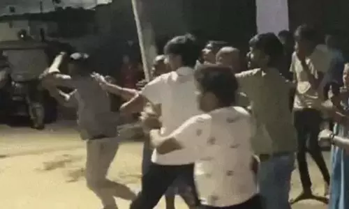 डायल-112 के ड्राइवर पर धर्मांतरण रैकेट चलाने का आरोप, गुंडे बुलाकर पड़ोसी को पिटवाया डायल-112 के ड्राइवर पर धर्मांतरण रैकेट चलाने का आरोप, गुंडे बुलाकर पड़ोसी को पिटवाया
