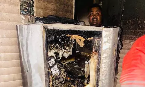 Thane की वृंदावन सोसायटी में आग लगने की खबर; किसी के घायल होने की खबर नहीं Thane की वृंदावन सोसायटी में आग लगने की खबर; किसी के घायल होने की खबर नहीं