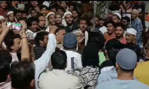 MP: सोशल मीडिया पोस्ट से पुलिस स्टेशन में झड़प MP: सोशल मीडिया पोस्ट से पुलिस स्टेशन में झड़प