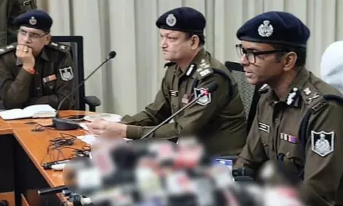 Indore : क्या दो महीने में ऑनलाइन फ्रॉड के शिकार लोगों को ₹1.28 करोड़ वापस मिले? Indore : क्या दो महीने में ऑनलाइन फ्रॉड के शिकार लोगों को ₹1.28 करोड़ वापस मिले?