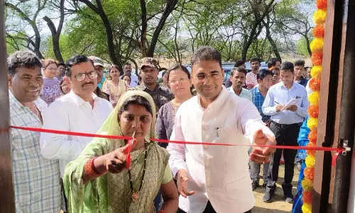 कलेक्टर ने PM आवास हितग्राही को कराया गृहप्रवेश, सौंपी आवास की चाबी