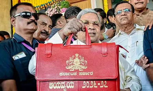 Siddaramaiah ने बजट में अहिंदा मंत्र का जाप किया: 44,632 करोड़ का ग्रांट रिजर्व Siddaramaiah ने बजट में अहिंदा मंत्र का जाप किया: 44,632 करोड़ का ग्रांट रिजर्व