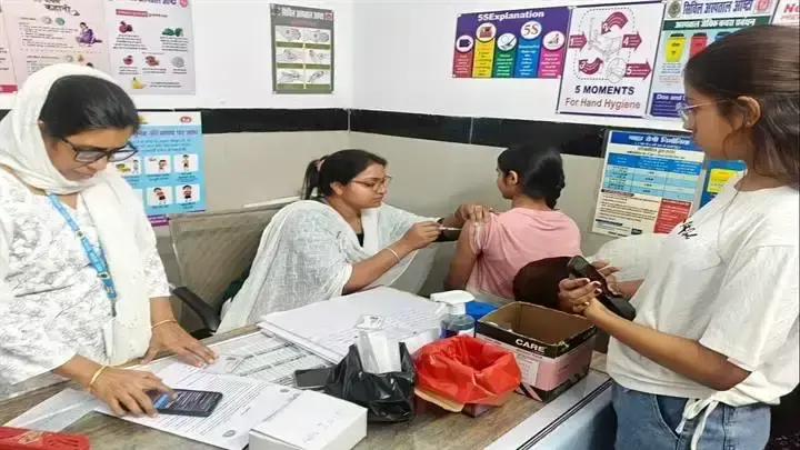 Sehore: बालिकाओं को एचपीवी से सुरक्षा के लिए टीका