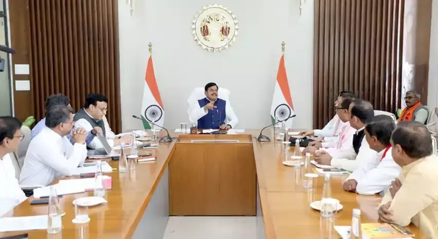 Bhopal: डॉ. यादव ने किसानों के हित में सरकार की प्रतिबद्धता दोहराई Bhopal: डॉ. यादव ने किसानों के हित में सरकार की प्रतिबद्धता दोहराई
