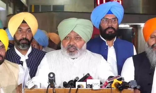 AAP: गवर्नर के भाषण का बॉयकॉट सरकारी कामों से ध्यान हटाने की कोशिश AAP: गवर्नर के भाषण का बॉयकॉट सरकारी कामों से ध्यान हटाने की कोशिश