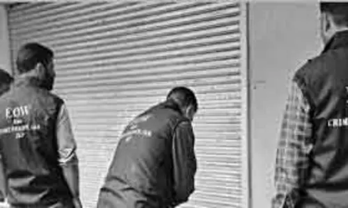 Srinagar CBK ने आदतन फर्जी नौकरी धोखेबाज को पकड़ा Srinagar CBK ने आदतन फर्जी नौकरी धोखेबाज को पकड़ा