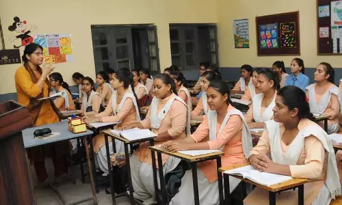 Punjab में सीनियरिटी लिस्ट में बदलाव के बाद 245 कॉमर्स लेक्चरर डिमोशन का सामना कर रहे हैं Punjab में सीनियरिटी लिस्ट में बदलाव के बाद 245 कॉमर्स लेक्चरर डिमोशन का सामना कर रहे हैं
