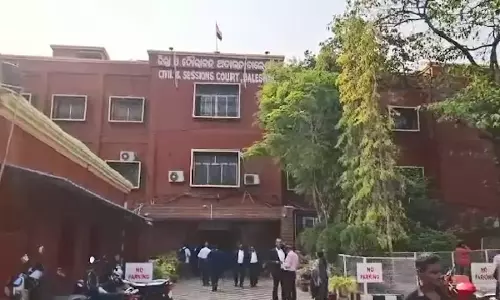 Balasore: कोर्ट परिसर से कैदी फरार, पुलिस की लापरवाही का शक Balasore: कोर्ट परिसर से कैदी फरार, पुलिस की लापरवाही का शक