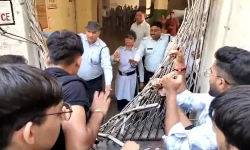 राज्य में नर्सिंग, पैरामेडिकल कोर्स के लिए NEET की संभावना, उम्मीदवारों ने विरोध किया