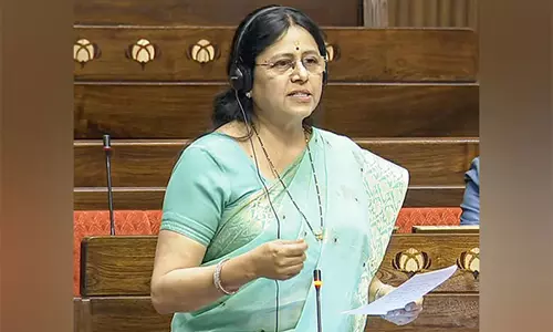 पुणे बावड़ी विवाद: पुलिस और मेधा कुलकर्णी में कहासुनी पुणे बावड़ी विवाद: पुलिस और मेधा कुलकर्णी में कहासुनी