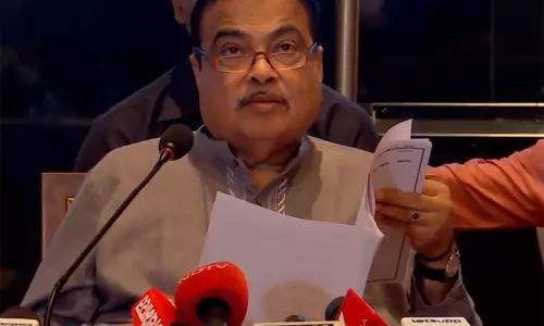 Gadkari ने पेट्रोलियम लॉबी पर निशाना साधा, ग्रीन एनर्जी प्रोजेक्ट्स पर जोर दिया Gadkari ने पेट्रोलियम लॉबी पर निशाना साधा, ग्रीन एनर्जी प्रोजेक्ट्स पर जोर दिया