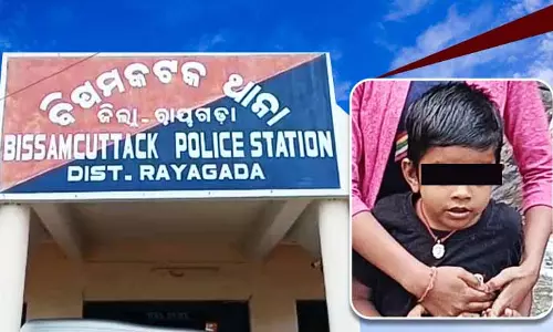 Raigarh में 7 साल के बच्चे को किडनैप कर उसकी हत्या कर दी गई, परिजनों को हिरासत में लिया गया Raigarh में 7 साल के बच्चे को किडनैप कर उसकी हत्या कर दी गई, परिजनों को हिरासत में लिया गया