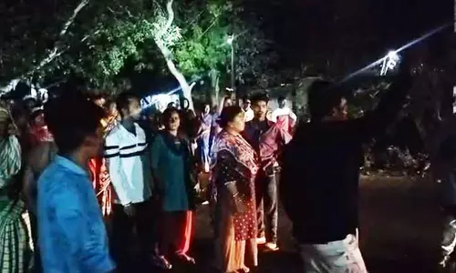 Khordha में देसी बम से हमले में नाबालिग समेत तीन घायल Khordha में देसी बम से हमले में नाबालिग समेत तीन घायल