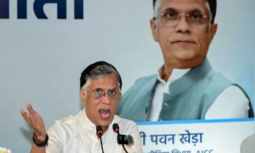 पवन खेड़ा ने LPG सिलेंडर की कीमतों में बढ़ोतरी पर पेट्रोलियम मंत्री की आलोचना की