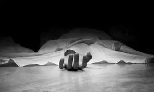 काम के बीच अचानक मौत की छलांग, चपरासी ने खत्म की जिंदगी