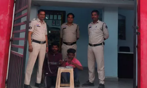 मंदिर की दानपेटी से पैसा चोरी, 2 आरोपी चढ़े पुलिस के हत्थे मंदिर की दानपेटी से पैसा चोरी, 2 आरोपी चढ़े पुलिस के हत्थे