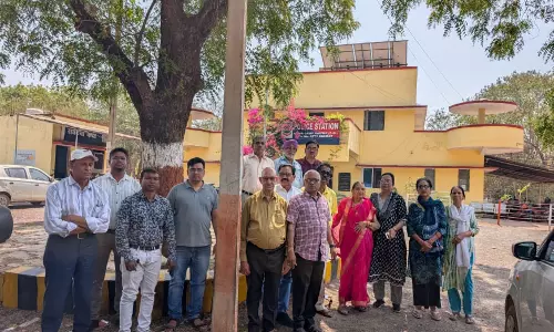 अधिकारी की जान लेने वाले थार चालक पर कार्रवाई नहीं, माना थाने का घेराव अधिकारी की जान लेने वाले थार चालक पर कार्रवाई नहीं, माना थाने का घेराव