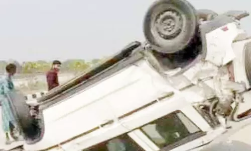 कोरबा में कार पलटने से व्यापारी घायल