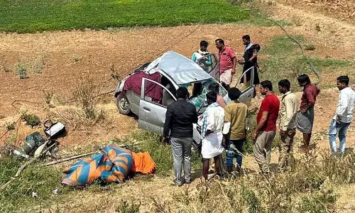 Bengaluru: अंजनाद्री आते समय कार पलटने से बुजुर्ग दंपति की मौत