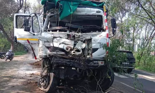Nabha के पास बस-टिपर की टक्कर में दो लोगों की मौत, 20 घायल Nabha के पास बस-टिपर की टक्कर में दो लोगों की मौत, 20 घायल