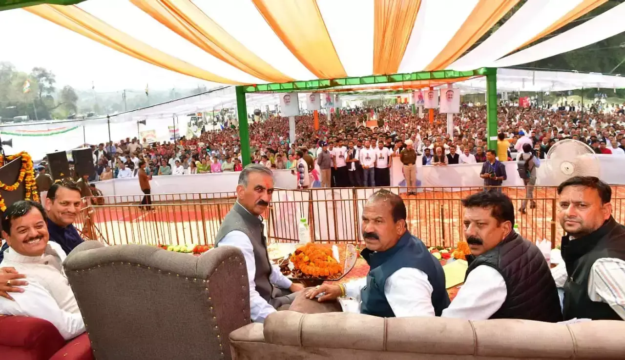 Mandi: प्रभावित परिवारों की सहायता को सरकार ने दी प्राथमिकता Mandi: प्रभावित परिवारों की सहायता को सरकार ने दी प्राथमिकता